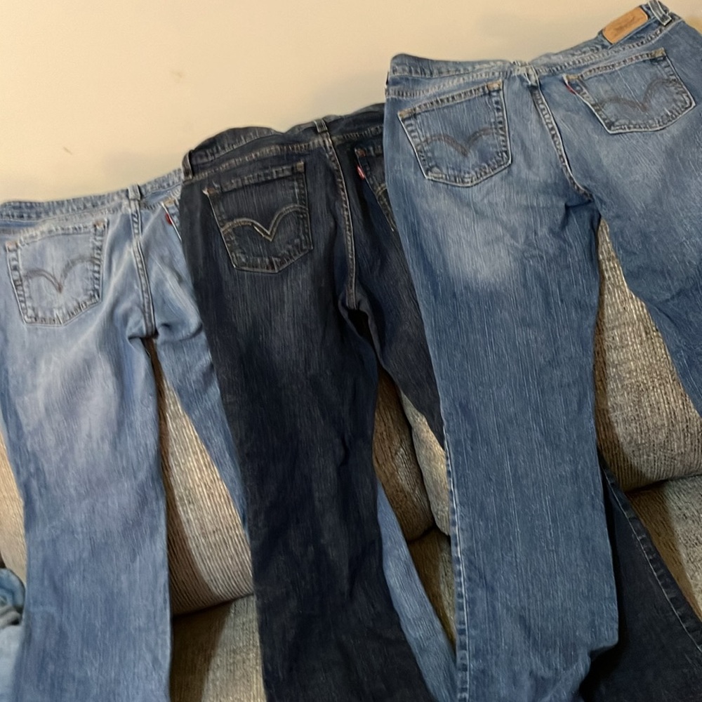 Women’s Levi’s jeans
